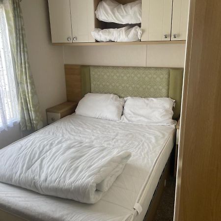 Stunning 3-Bed Caravan In Clacton-On-Sea Exterior foto