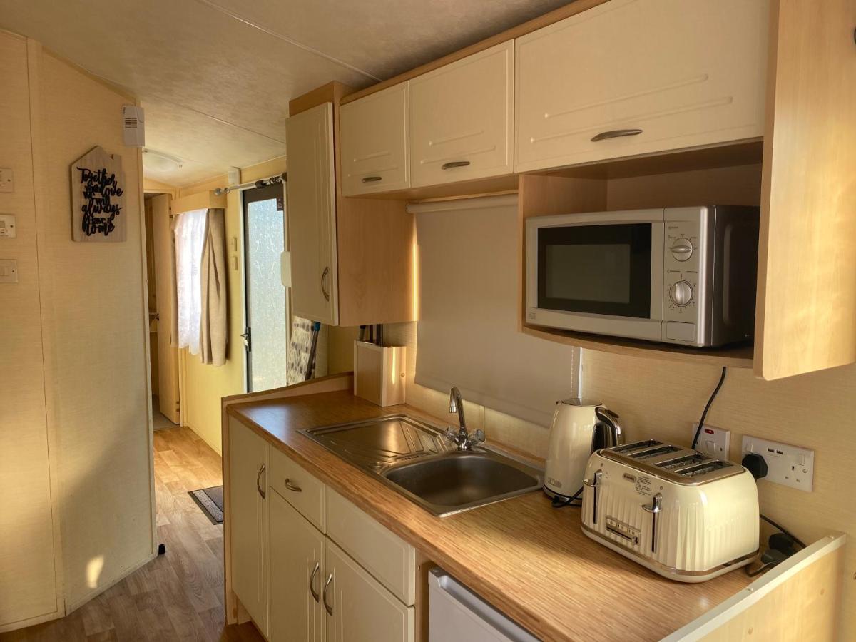 Stunning 3-Bed Caravan In Clacton-On-Sea Exterior foto