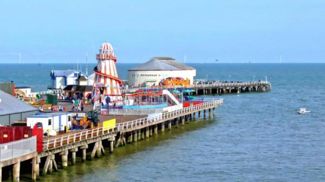 Stunning 3-Bed Caravan In Clacton-On-Sea Exterior foto