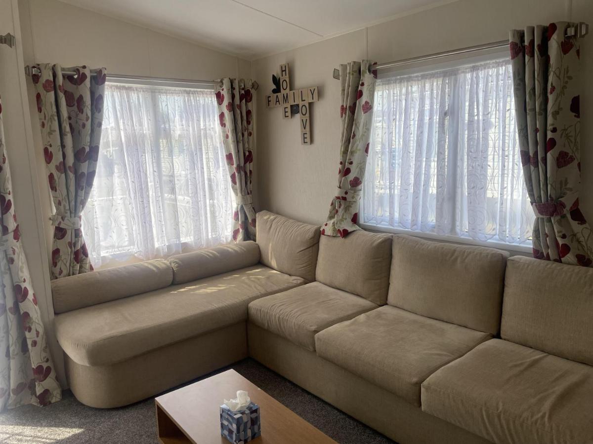 Stunning 3-Bed Caravan In Clacton-On-Sea Exterior foto
