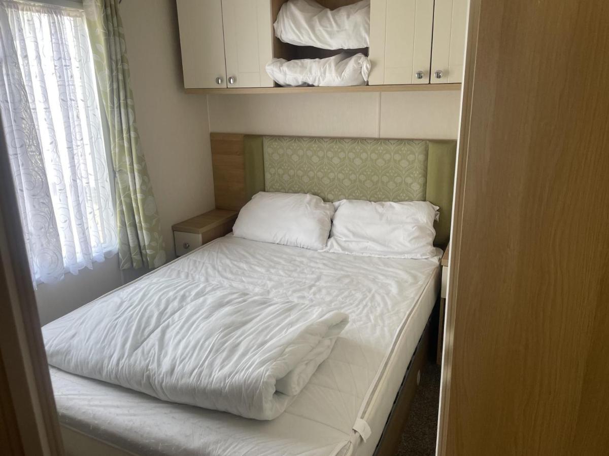 Stunning 3-Bed Caravan In Clacton-On-Sea Exterior foto