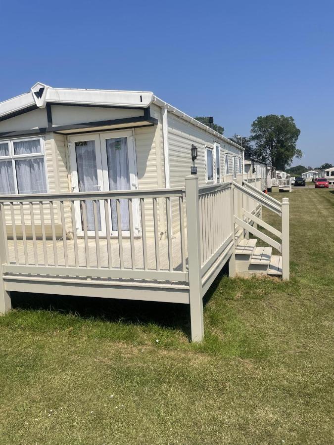 Stunning 3-Bed Caravan In Clacton-On-Sea Exterior foto