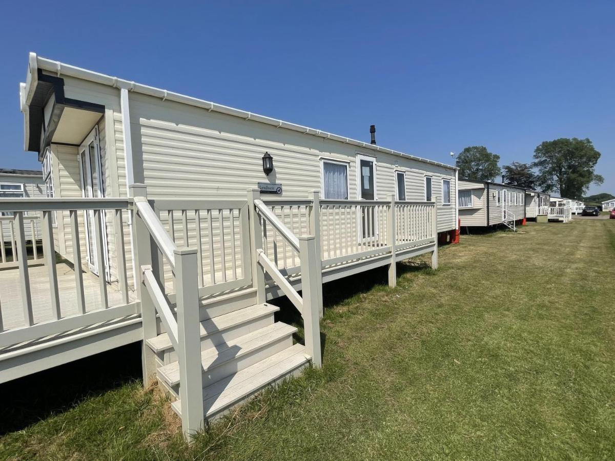Stunning 3-Bed Caravan In Clacton-On-Sea Exterior foto